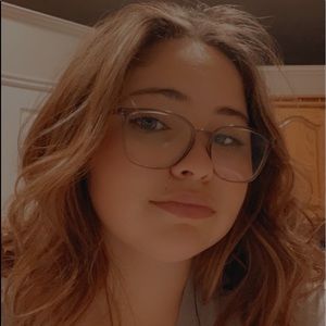 Meet your Posher, Adrienne